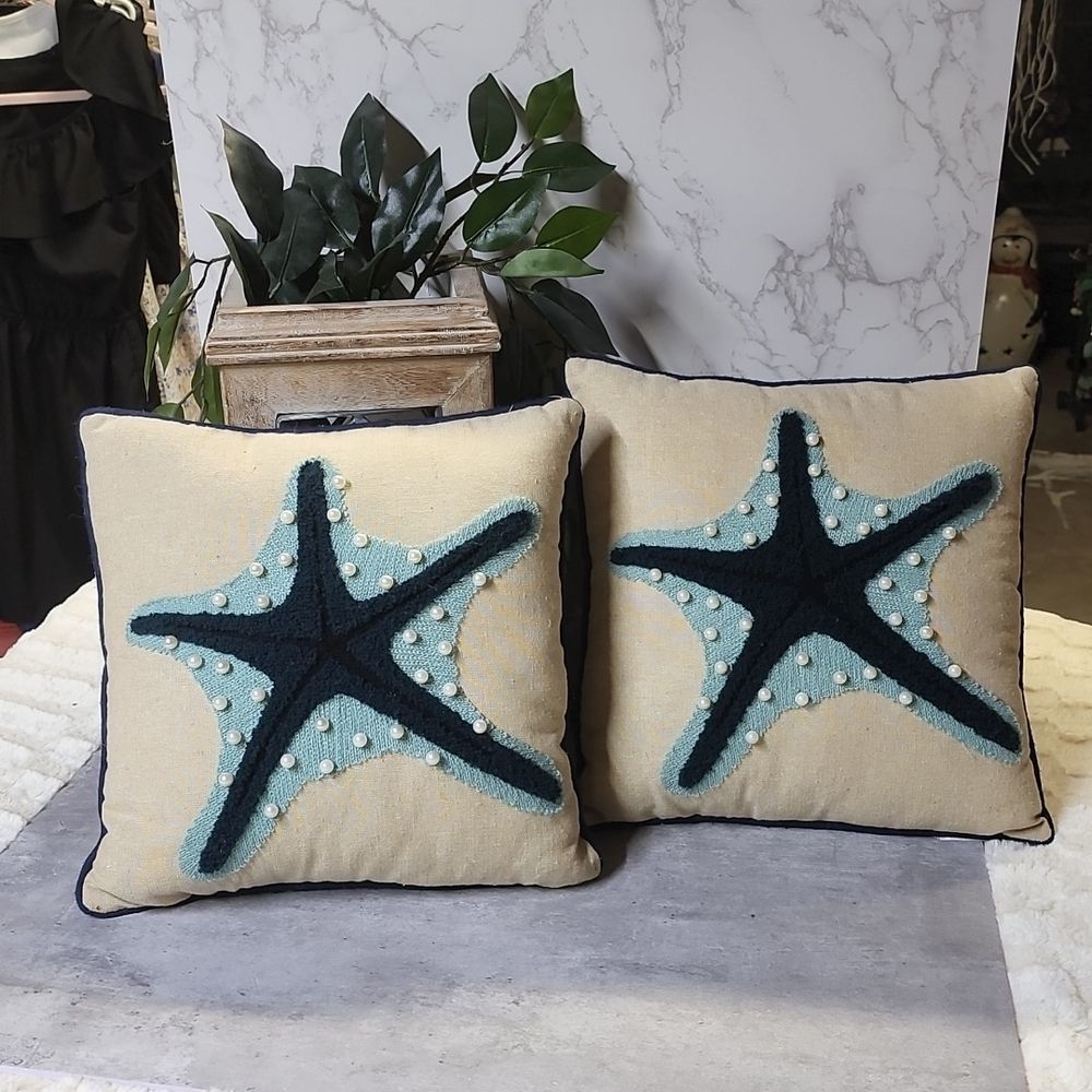 Decorative throw pillows with beach motif